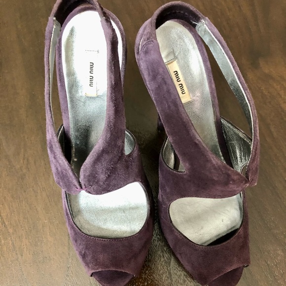 Size 6 1/2 Miu Miu in a Rich Purple Suede. - Picture 4 of 9